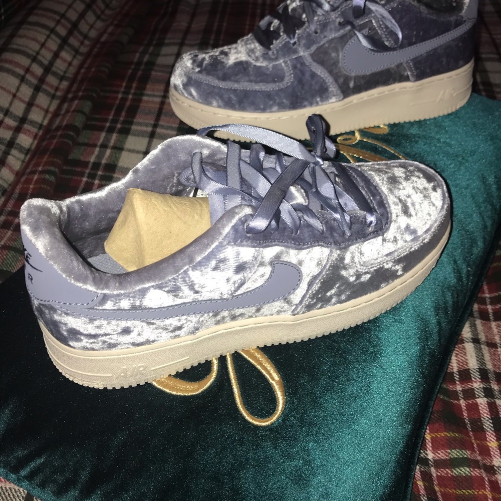 Ladies Nike Air Force 1 LV8